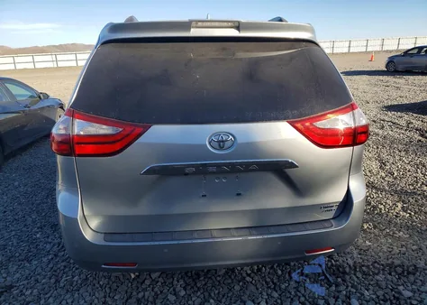 2019 Toyota Sienna Xle z USA, uszkodzony, nr VIN 5TDDZ3DC9KS211775